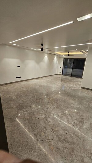 Room in 4 BHK Builder Floor at South City 1 – for Rent