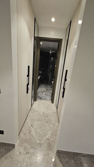 Building Lobby in 4 BHK Builder Floor at South City 1 – for Rent