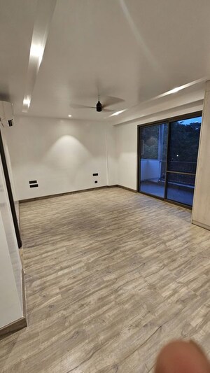 Room in 4 BHK Builder Floor at South City 1 – for Rent