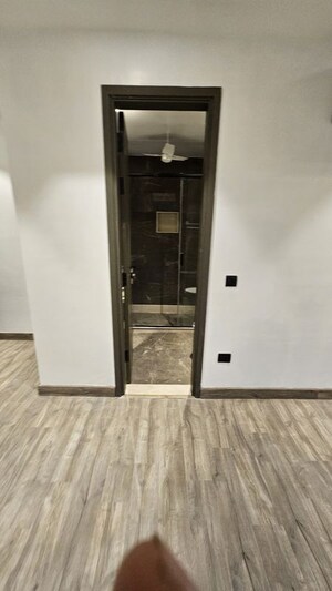 Room in 4 BHK Builder Floor at South City 1 – for Rent
