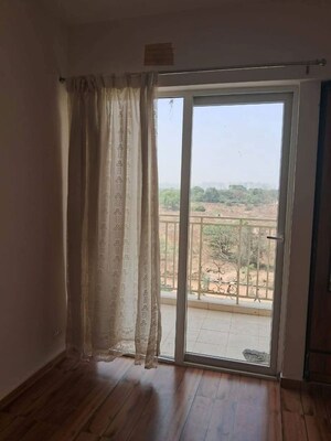 Room in 2 BHK Builder Floor at Lucky The Palm Valley, Sector 1 Greater Noida – for Rent