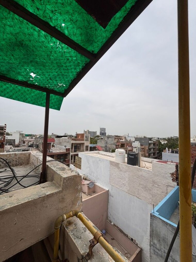 Swimming Pool, jawahar nagar 2 Bedroom 100 Sq.Yd. Builder Floor In Jawahar Nagar Delhi 10480535