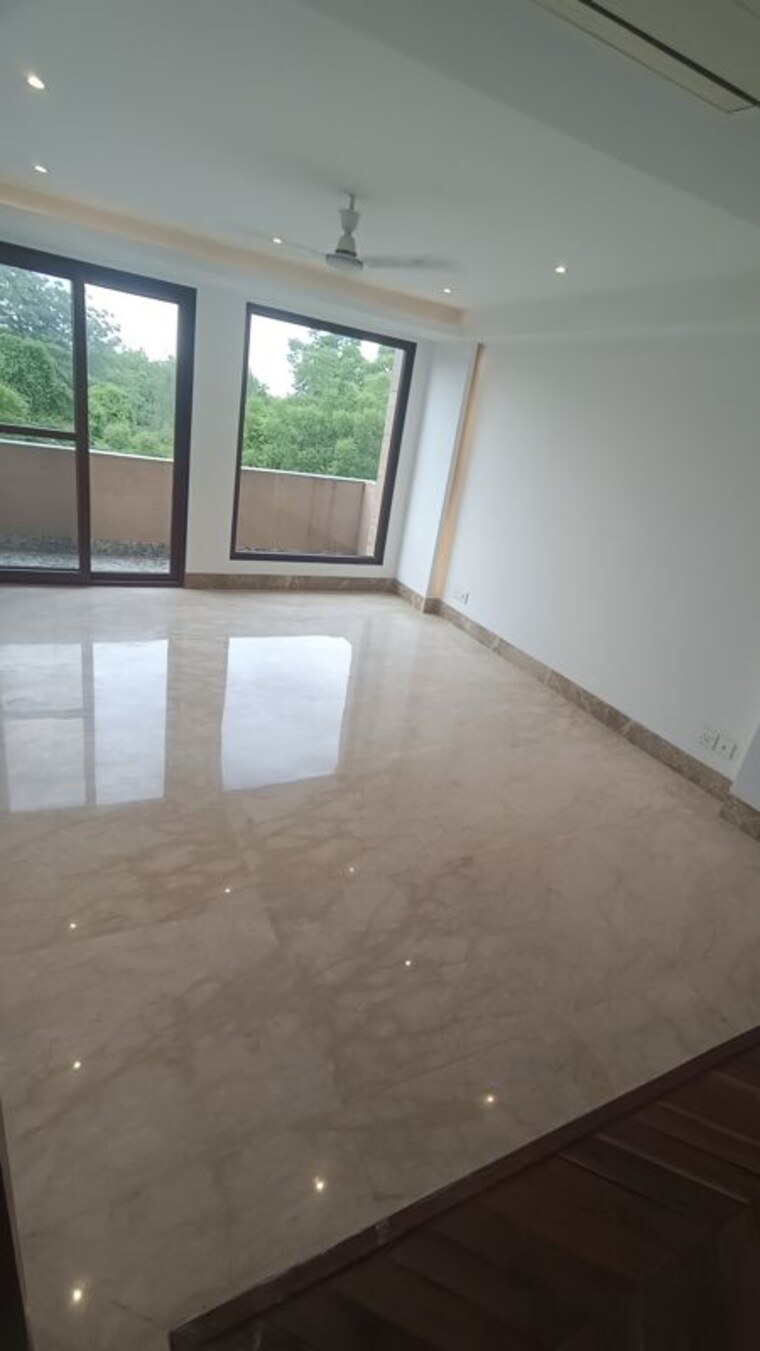 Room, sarvapriya vihar 3 Bedroom 240 Sq.Yd. Builder Floor In Sarvapriya Vihar Delhi 10480564