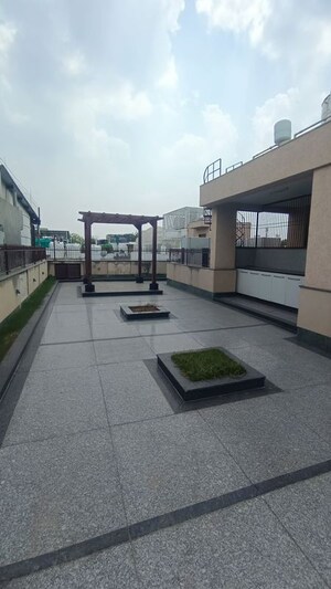 Parking in 3 BHK Builder Floor at Sarvapriya Vihar – for Sale