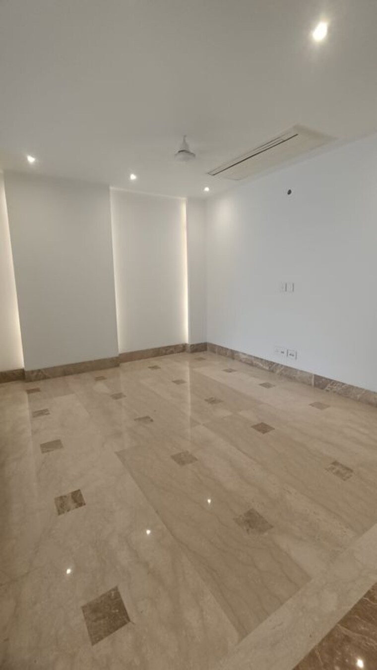 Room, sarvapriya vihar 3 Bedroom 240 Sq.Yd. Builder Floor In Sarvapriya Vihar Delhi 10480564