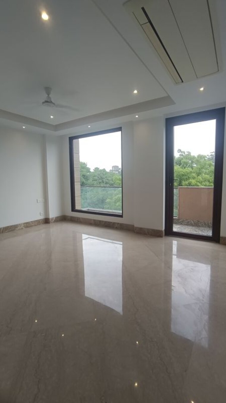 Room, sarvapriya vihar 3 Bedroom 240 Sq.Yd. Builder Floor In Sarvapriya Vihar Delhi 10480564