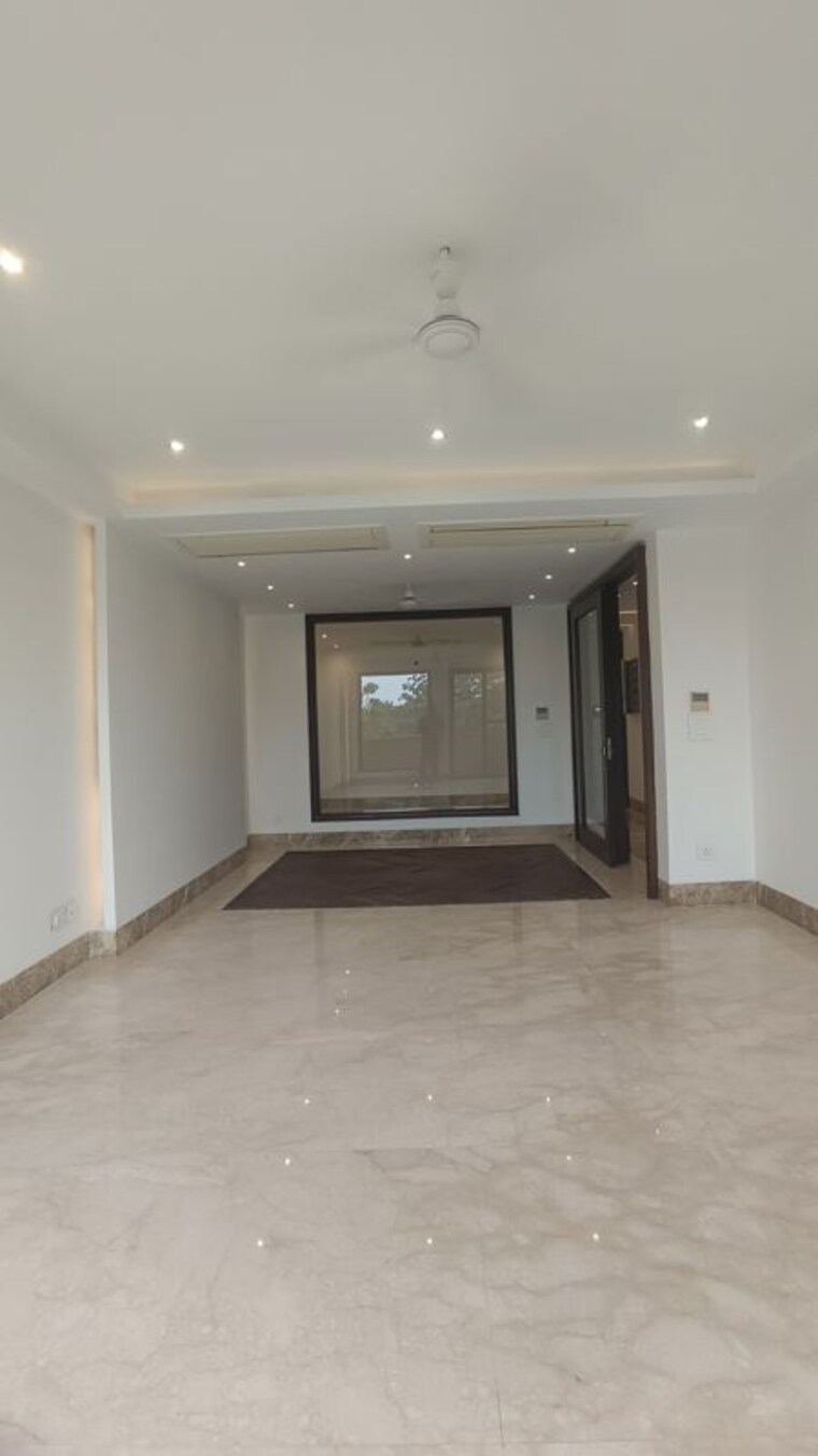 Room, sarvapriya vihar 3 Bedroom 240 Sq.Yd. Builder Floor In Sarvapriya Vihar Delhi 10480564