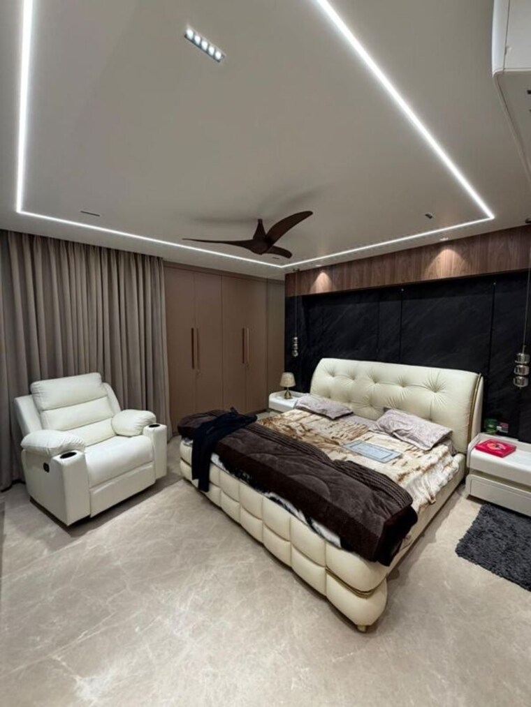 Bedroom, greater kailash ii 4 Bedroom 300 Sq.Yd. Builder Floor In Greater Kailash ii Delhi 10480594