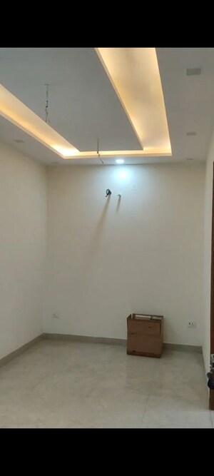 Furnished Amenities in 3 BHK Builder Floor at Rohini Sector 8 – for Sale