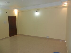2 BHK Apartment For Rent in Lake Market
