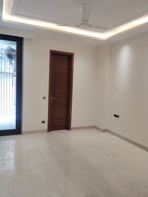 Room in 3 BHK Builder Floor at Greater Kailash I – for Rent