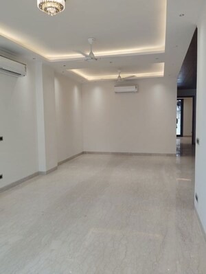 Room in 3 BHK Builder Floor at Greater Kailash I – for Rent