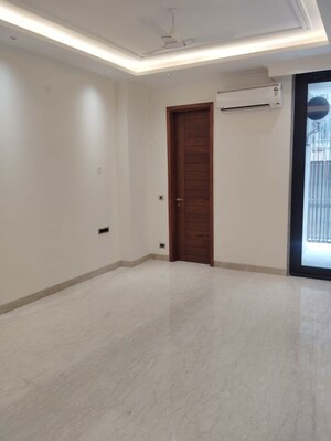 Room in 3 BHK Builder Floor at Greater Kailash I – for Rent