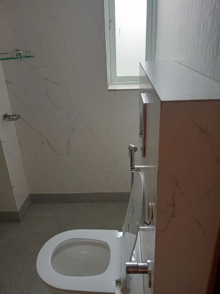 Bathroom, amritpuri Commercial Office Space 4450 Sq.Ft. In Amritpuri Delhi 10480639