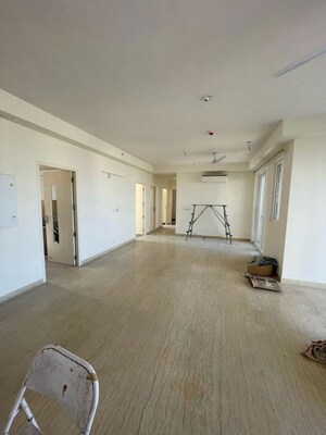 Room in 3 BHK Apartment at Conscient Heritage Max, Sector 102 – for Sale