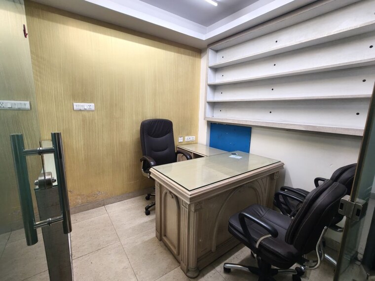 Team Area, netaji subhash place Commercial Office Space 670 Sq.Ft. In Netaji Subhash Place Delhi 10480651