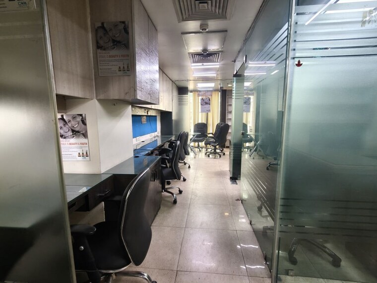 Team Area, netaji subhash place Commercial Office Space 670 Sq.Ft. In Netaji Subhash Place Delhi 10480651