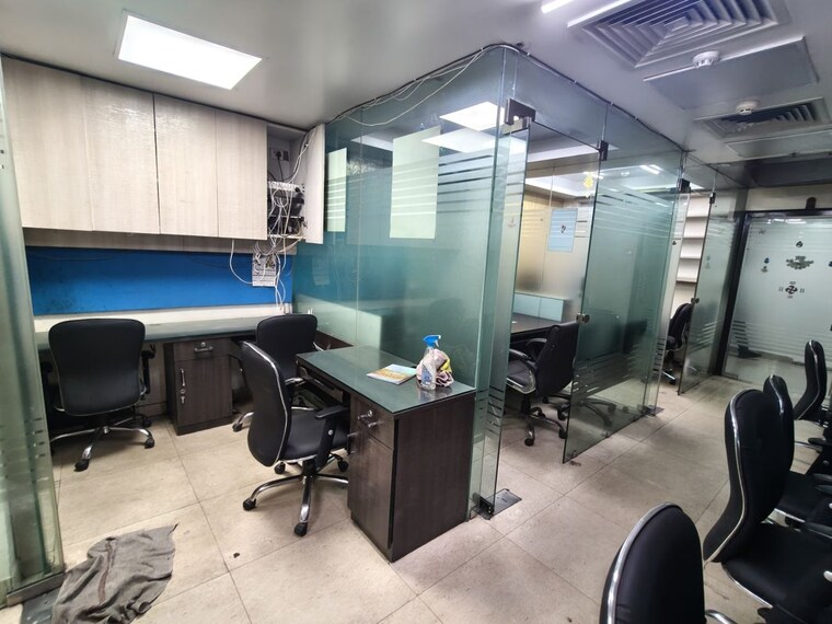 Team Area, netaji subhash place Commercial Office Space 670 Sq.Ft. In Netaji Subhash Place Delhi 10480651