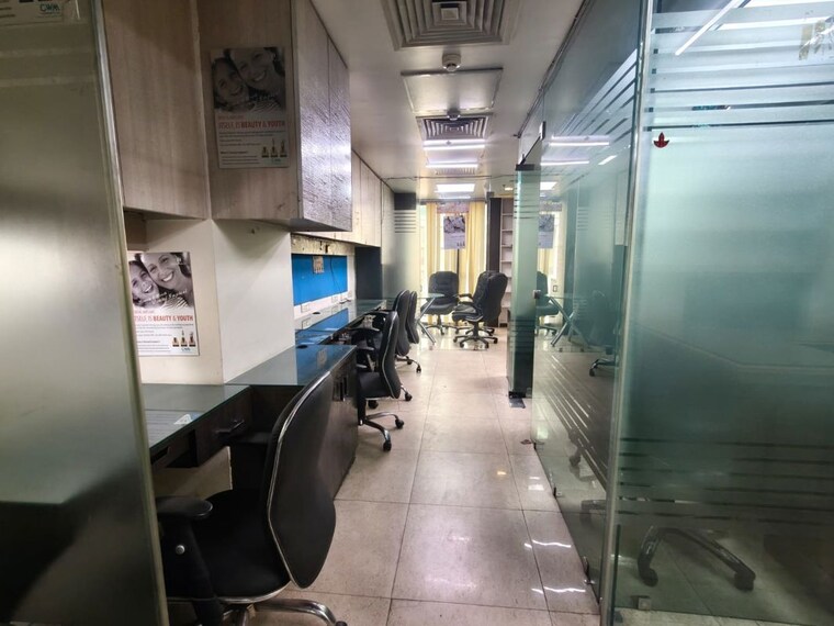 Team Area, netaji subhash place Commercial Office Space 700 Sq.Ft. In Netaji Subhash Place Delhi 10480670