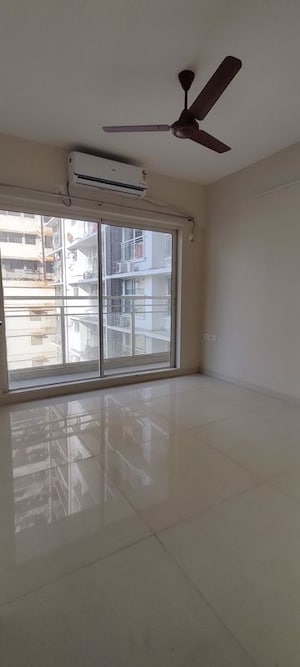 Room in 3 BHK Apartment at Indiabulls Sky Forest, Lower Parel – for Sale