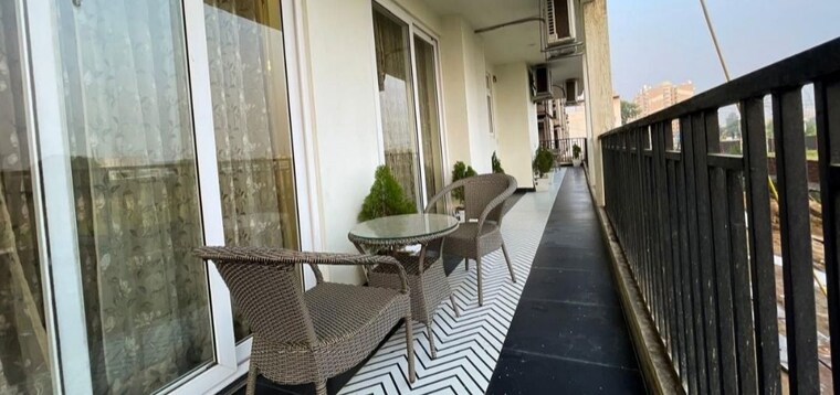 Balcony, the-suman-marvelous 3 Bedroom 1822 Sq.Ft. Apartment In Ramgarh Bhudda Zirakpur 10480713