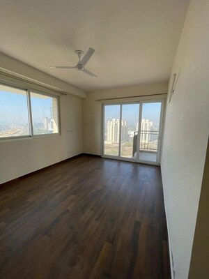 Room in 3 BHK Apartment at Conscient Heritage Max, Sector 102 – for Rent