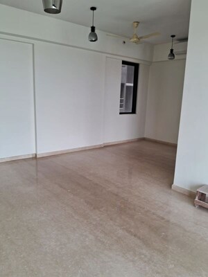 Room in 3 BHK Apartment at Kalpataru Magnus, Bandra East – for Rent