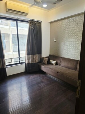 Room in 3 BHK Apartment at Thaltej – for Rent