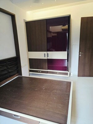 Room in 3 BHK Apartment at Thaltej – for Rent