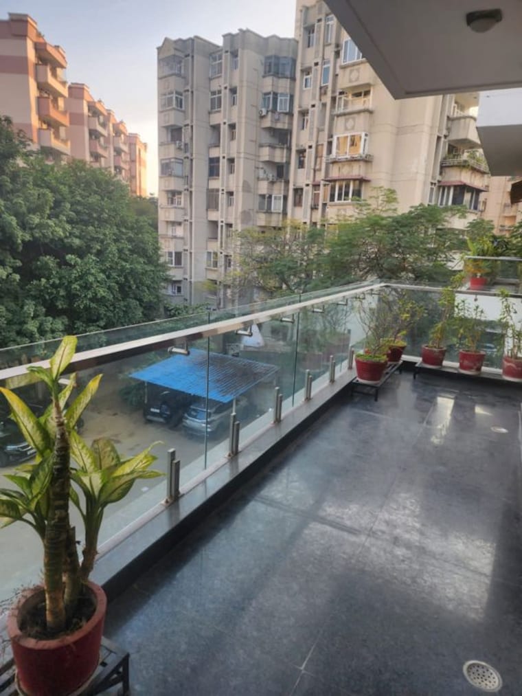 Balcony, suncity 3 Bedroom 250 Sq.Yd. Builder Floor In Suncity Gurgaon 10480800