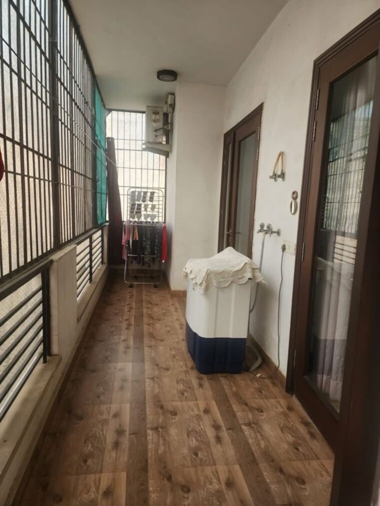 Balcony, suncity 3 Bedroom 250 Sq.Yd. Builder Floor In Suncity Gurgaon 10480800