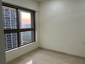 Room in 2 BHK Apartment at Kalpataru Paramount A, Kapur Bawdi – for Rent
