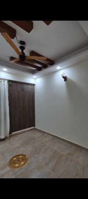 Room in 3 BHK Apartment at Migsun Twiinz, Eta Ii Greater Noida – for Rent