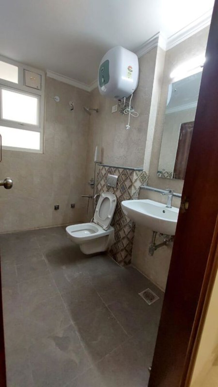 Bathroom, millenium-bajrang-society 4 Bedroom 3200 Sq.Ft. Independent House In Sector 43 Gurgaon 10480845