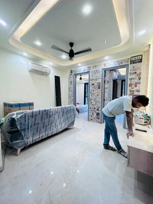 Parking in 3 BHK Builder Floor at Mohit House, Sushant Lok I – for Rent