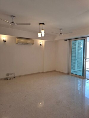 Room in 2 BHK Builder Floor at Sector 62 – for Sale