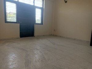 Room in 3.5 BHK Villa at Sector 36 – for Rent