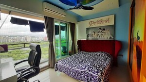 Room in 3.5 BHK Apartment at Akshar Shreeji Heights, Seawoods – for Rent