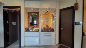 Room in 3.5 BHK Apartment at Akshar Shreeji Heights, Seawoods – for Rent