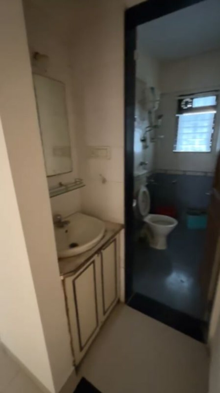 Bathroom, kartik-apartment 3 Bedroom 1100 Sq.Ft. Apartment In Chembur Mumbai 10480924