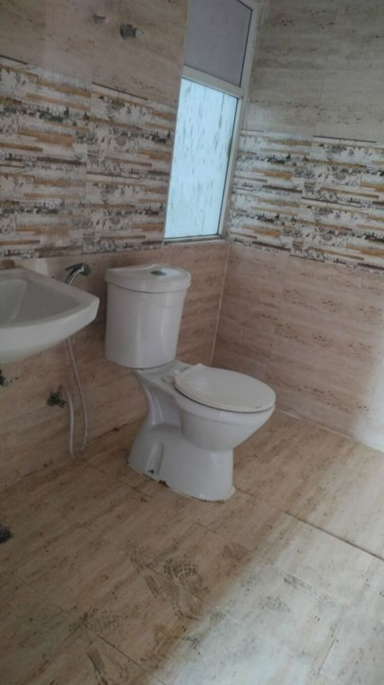 Bathroom, hiranandani-tribeca 5 Bedroom 2282 Sq.Ft. Penthouse In Ghodbunder Road Thane 10480992