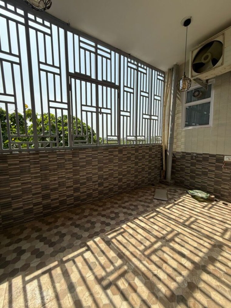 Balcony, freedom fighters enclave 4 Bedroom 1200 Sq.Ft. Builder Floor In Freedom Fighters Enclave Delhi 10480989