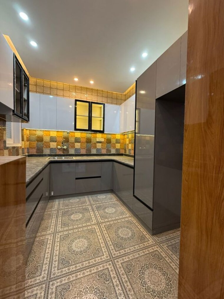 Kitchen, freedom fighters enclave 4 Bedroom 1200 Sq.Ft. Builder Floor In Freedom Fighters Enclave Delhi 10480989