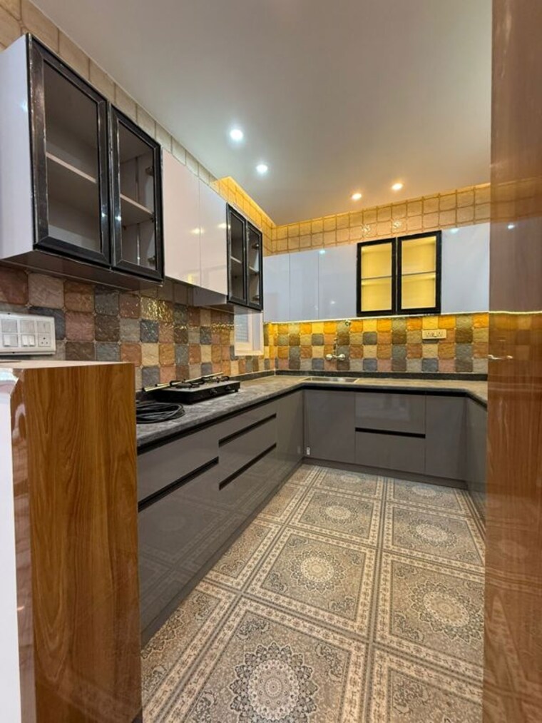 Kitchen, freedom fighters enclave 4 Bedroom 1200 Sq.Ft. Builder Floor In Freedom Fighters Enclave Delhi 10480989