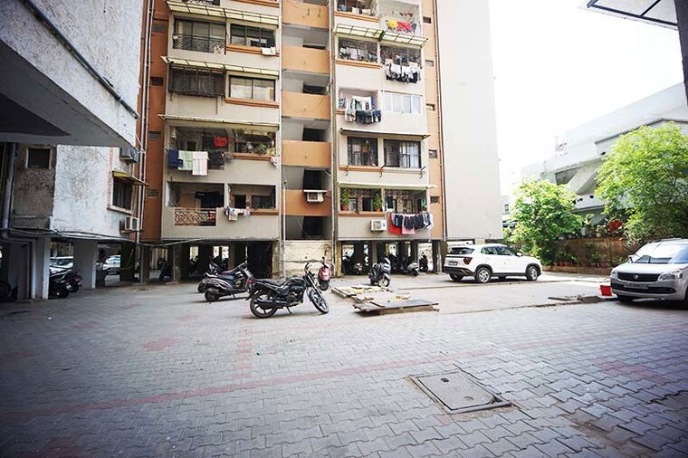  Parking, satellite 2 Bedroom 108 Sq.Ft. Apartment In Satellite Ahmedabad 10480997