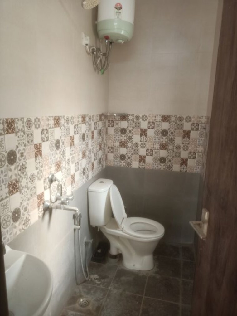 Bathroom, vasant kunj 2 Bedroom 800 Sq.Ft. Apartment In Vasant Kunj Delhi 10481034