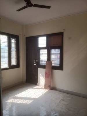Room in 2 BHK Apartment at Vasant Kunj – for Rent
