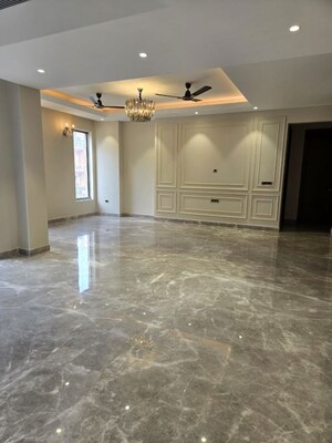 Room in 4 BHK Builder Floor at Unitech Deerwood Chase, Nirvana Country – for Sale
