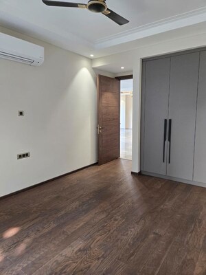 Room in 4 BHK Builder Floor at Unitech Deerwood Chase, Nirvana Country – for Sale
