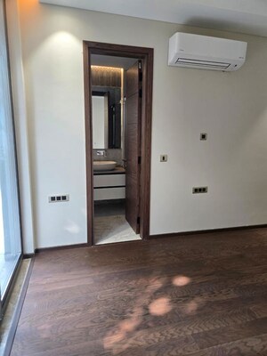Room in 4 BHK Builder Floor at Unitech Deerwood Chase, Nirvana Country – for Sale
